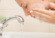 Чи можна вмиватися звичайним милом: лікар-дерматолог розкрив усю правду