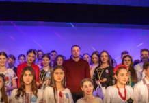 Мер Кам’янського нагородив лідерів учнівського самоврядування