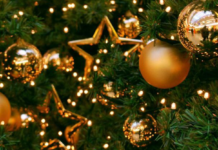 Приваблять у дім гроші та любов: які іграшки цього року обов’язково слід повісити на ялинку