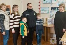 «Ми проти домашнього насильства»: поліцейські Дніпропетровщини продовжують інформаційну кампанію серед населення