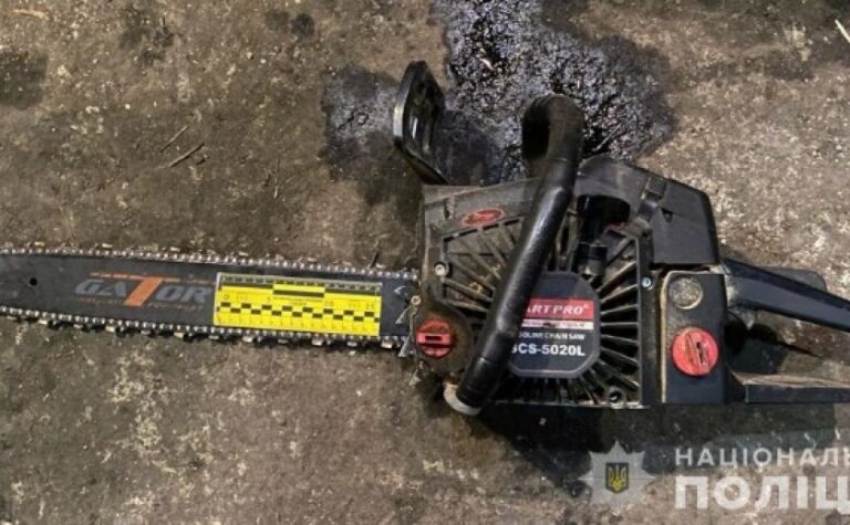 За незаконну вирубку лісу поліція Синельниківського району затримала трьох чоловіків