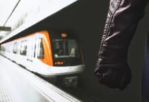 Поліція Дніпра встановлює особу, причетну до крадіжок в потязі