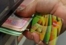 Викрав гроші з картки батька: у Кам’янському поліція затримала 30-річного сина потерпілого