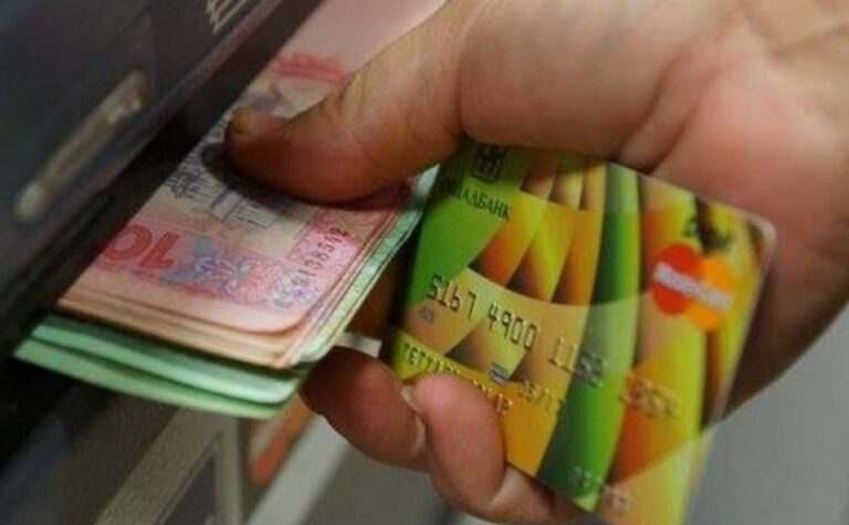 Викрав гроші з картки батька: у Кам’янському поліція затримала 30-річного сина потерпілого