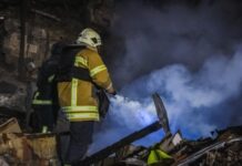 Одна людина загинула, ще одна поранена через обстріл Курахового – ОВА