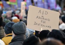 У Німеччині десятки тисяч людей знову вийшли на протести проти ультраправих