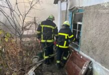 Під час ліквідації пожежі у Камʼянському вогнеборці виявили чоловіка без ознак життя