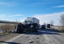 На Дніпропетровщині «швидка» зіткнулась з вантажівкою: подробиці смертельної ДТП