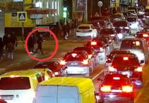 Побігла на червоний: у Дніпрі водій Lexus збив дівчину на пішохідному переході