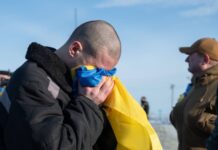 Додому повернулись 207 військових та цивільних українців