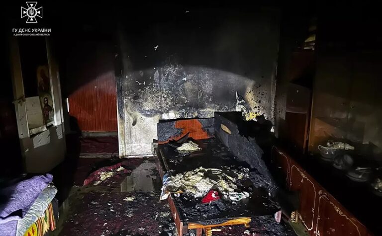 У Кам’янському вогнеборці врятували на пожежі чоловіка