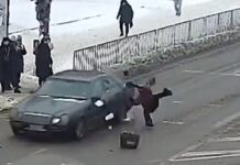 Навіть не зупинився: у центрі Дніпра водій Mercedes збив чоловіка