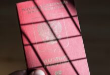 Росія планує видавати своє громадянство жителям Криму, які народилися на півострові до анексії