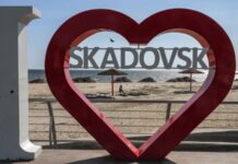 Журналістка з Херсонщини подала скаргу на канал «1+1» через жарти про переселенців зі Скадовська