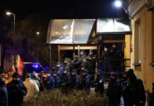 У Польщі затримали ексміністра внутрішніх справ і його заступника, у Варшаві спалахнув протест