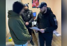 Заволодів речами перехожої: у Дніпрі повідомили про підозру 42-річному крадію