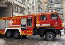 Надзвичайники Дніпра врятувули з палаючої квартири 85-річну жінку