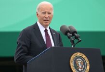 Байден звинуватив Трампа у спробі вкрасти історію