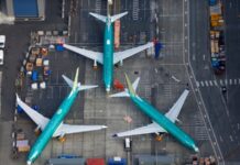 У світі зупиняють експлуатацію Boeing 737 MAX 9 – у літака цієї моделі в польоті відірвалися двері аварійного виходу