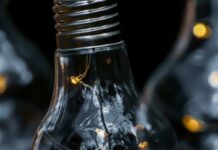Як скасування мораторію вплине на споживачів: в Україні знову відключатимуть світло, газ і воду за борги