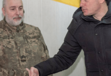 Мер Кам’янського передав батальйону ТРО понад 1 000 квадратних метрів сітки