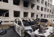 У результаті ворожої атаки по Дніпру 6 січня згоріли майже 20 автівок