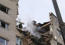 Удар РФ по Дніпру: з-під завалів дістали тіло жінки, кількість загиблих зросла до двох – влада