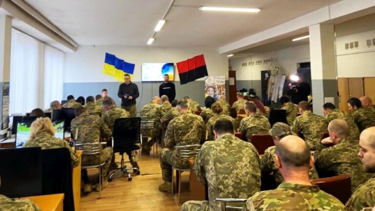 Офіс мовного омбудсмена: почалися перші мовні курси для військових