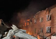 Великий Бурлук потрапив під обстріл сил РФ, поранені 7 цивільних, є люди під завалами – Харківська ОВА