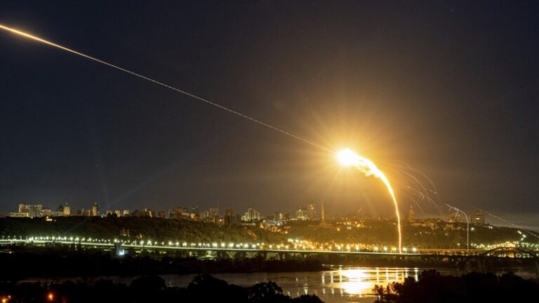 Повітряні сили: вночі 27 лютого вдалося знищити 11 із 13 «шахедів», дві з шести ракет