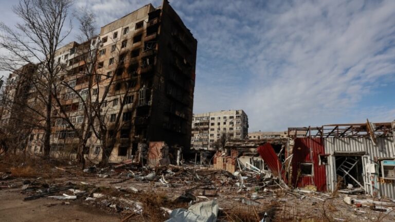 В Авдіївці тривають запеклі бої, проводиться «маневр військами» – Тарнавський
