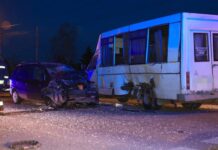 На вулиці Зимових Походів у Дніпрі зіштовхнулися Opel та автобус: є постраждалі