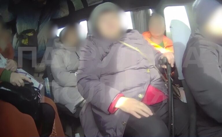 Патрульні Дніпра супроводили жінку, якій стало зле, до медичного закладу