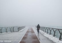 На заході та півночі очікуються дощі, місцями в країні прогріє до +14 : погода на завтра