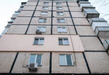 На проспекті Героїв у Дніпрі чоловік випав з вікна багатоповерхівки