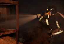 В Одесі зранку спалахнула пожежа на складі: фото, відео