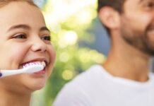 Стоматолог розповів, коли насправді потрібно чистити зуби: до чи після сніданку