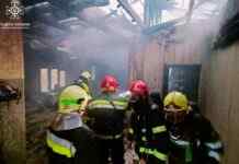 Площа пожежі склала 100 кв.м: павлоградські вогнеборці загасили палаючий двоповерховий будинок