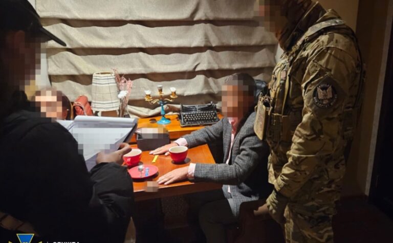 До 10 років тюрми: на хабарі викрили заступника голови Запорізької облради та його спільників