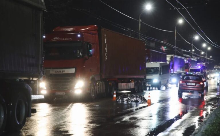 На проспекті Сергія Нігояна у Дніпрі фура DAF на смерть збила чоловіка