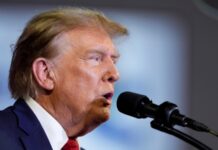 Трамп просить Верховний суд США втрутитися в його справу про імунітет