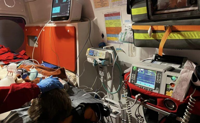 Відчув сильний головний біль, втратив свідомість та перестав дихати: медики Дніпра врятували 14-річного хлопця