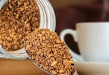 Чому не можна заливати каву окропом: правильне приготування смачної розчинної кави