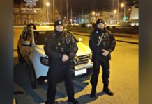 Патрульні Запоріжжя врятували чотирилапого з бетонної пастки