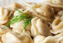 Чому люди в СРСР їли пельмені з оцтом: розкрито секрет незвичайного поєднання