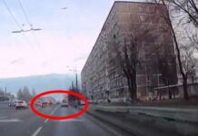 Відірвало колесо посеред дороги: подробиці ДТП на Слобожанському проспекті у Дніпрі