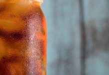 Кілька простих способів охолодити чай: як це зробити швидше