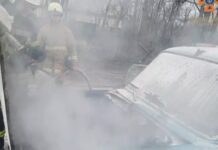 У Запоріжжі посеред вулиці зайнявся автомобіль