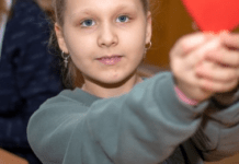 Діти та молодь Кам’янського долучилися до акції “Подаруй любов захисникам”