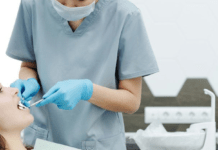 Фахівець назвав 2 неефективні процедури, які стоматологи намагаються “впарити” клієнтам